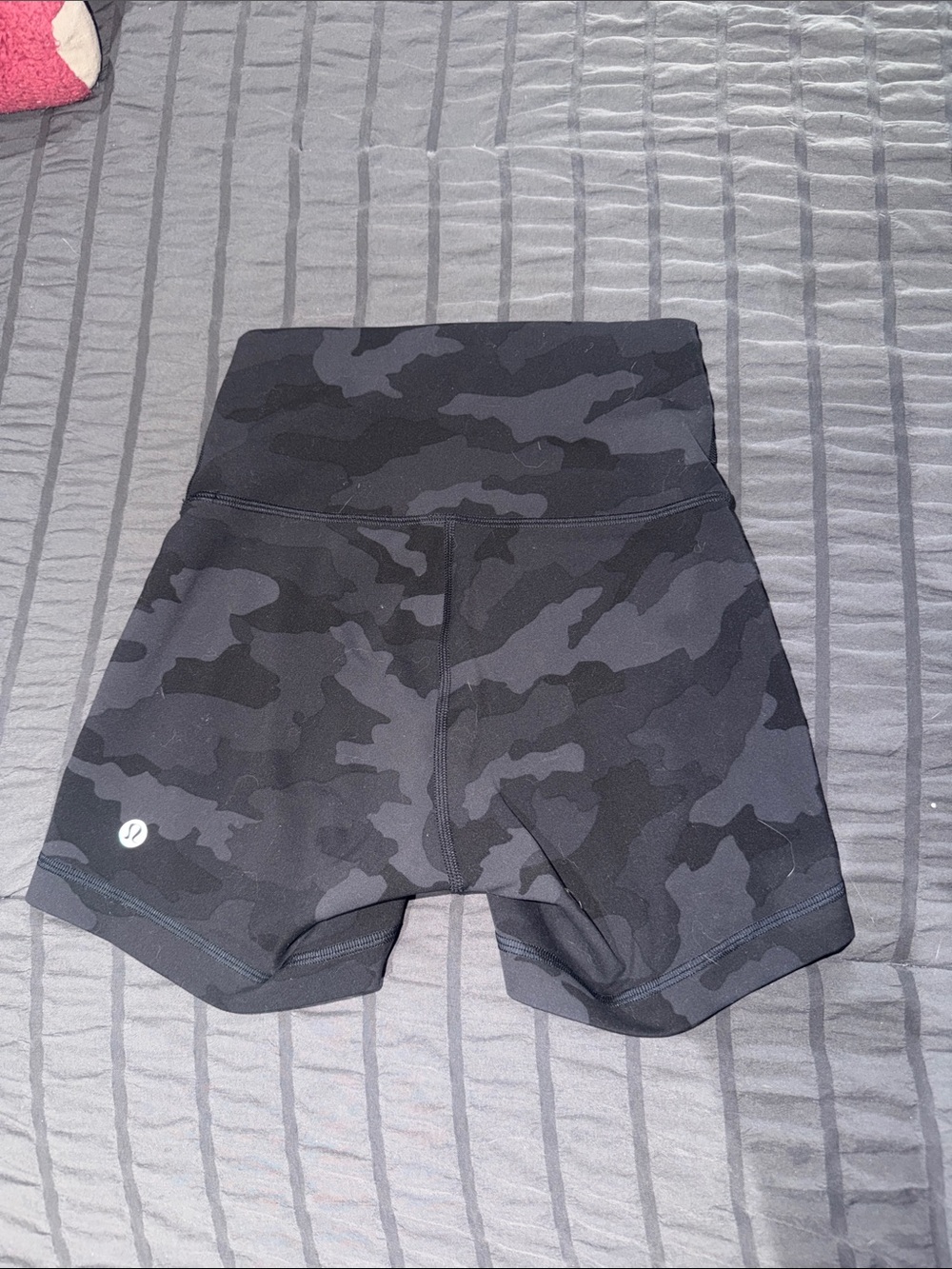 Lululemon Wunder Train Shorts - Picture 2 of 2
